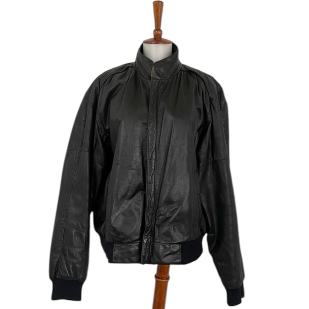 Vintage Black Leather Bomber Jacket with Ribbed Trim